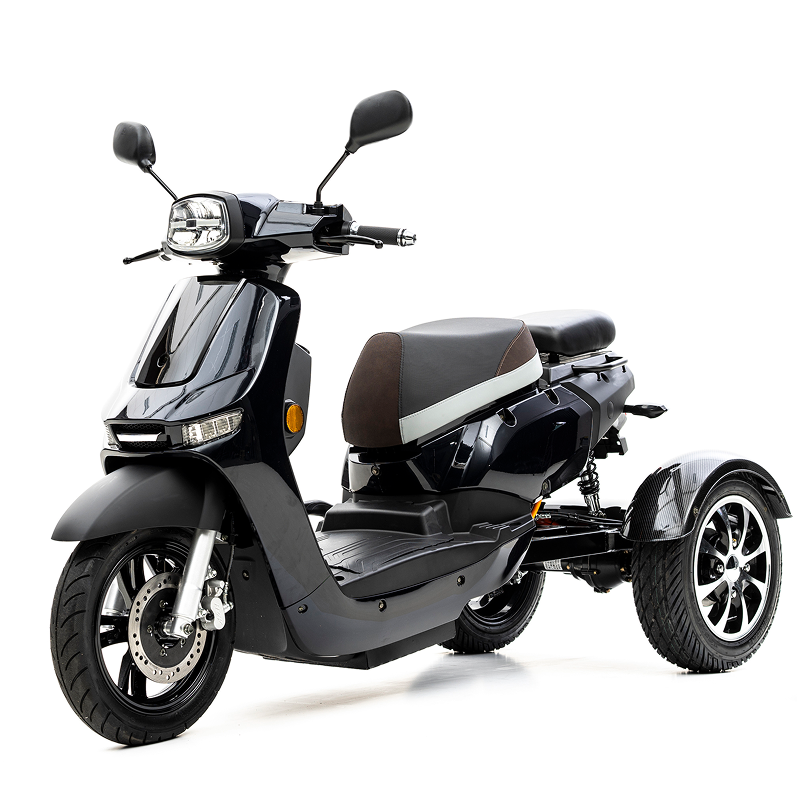 Dos scooters de movilidad For Motion uno al lado del otro